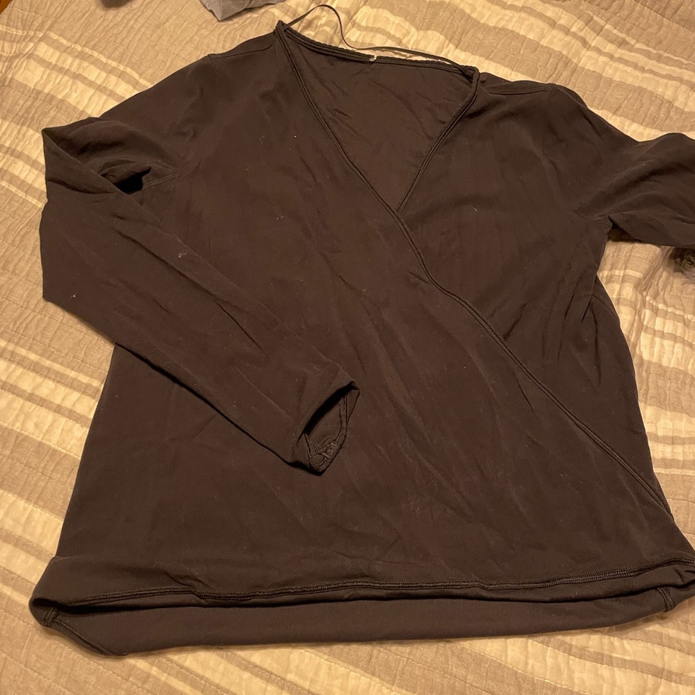 Lululemon crossed yoga top